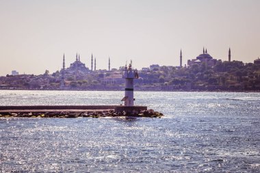 İstanbul 'daki Osmanlı tarzı caminin dış görünüşü