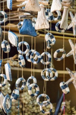 Mavi ve beyaz renkli dekoratif yaşam maddeleri kullanılmıştır kümesi