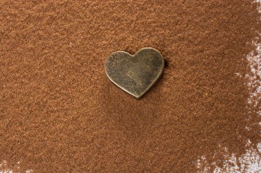 Aşk ve romantizm konsepti olarak kalp şekli simgesi