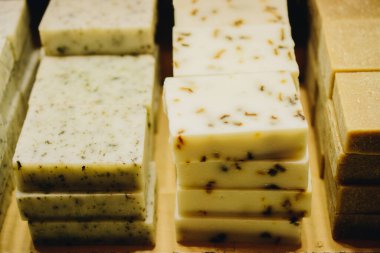 Saç ve vücut için çevre dostu sabun kalıpları