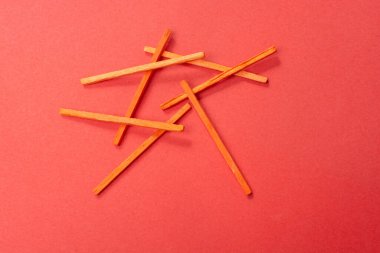 Oynamak ve saymak için çok renkli çubuklar.