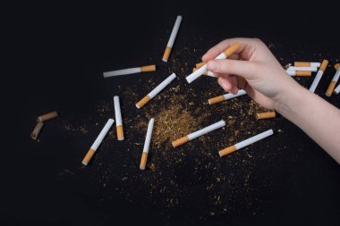 Dünya Tütüne Hayır Günü posteri sigara içilmez diyor.