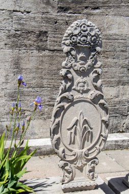 İstanbul 'da Osmanlı zamanından kalma eski bir mezar taşı