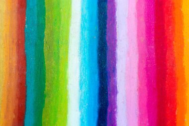 gökkuşağı renkleri çizgiler olarak boyanır