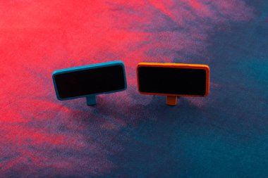 Tahtadan yapılmış mini boyut uyarı tahtası