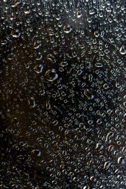 Yakın plan görüntüde su damlalarıyla kaplı arkaplan