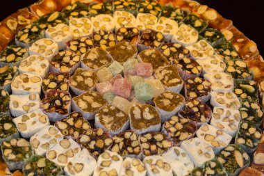 Türk tatlıları geleneksel tarzda yapılıyor