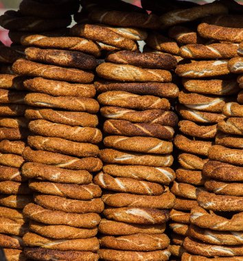 Manzarada Türk simitleri (simit)