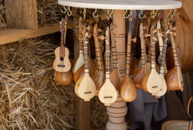 Klasik Türk teli enstrümanı Saz, baglama