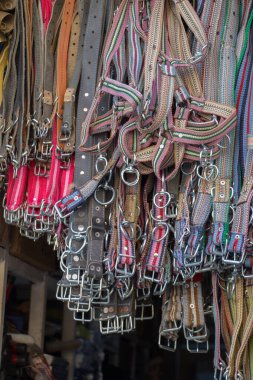 Giysi tasarımı için tokalı kemerler