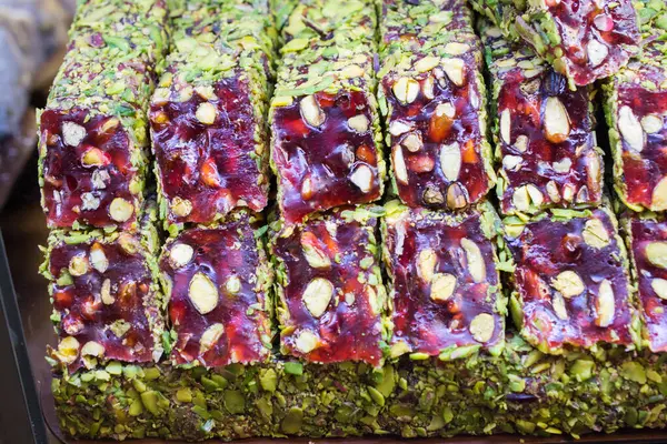 Bir sürü geleneksel Türk Lokum şekeri.