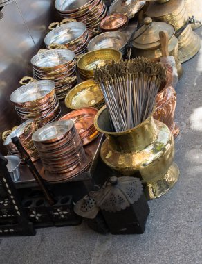 Görünürde bir tencere nesnesi olarak metal tava