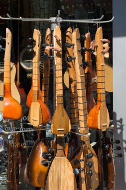 Klasik Türk teli enstrümanı Saz, baglama