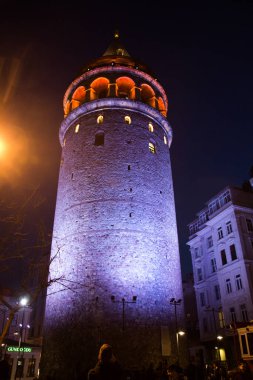 Byzantium Times Galata Kulesi Istanbul'da gece görünümü