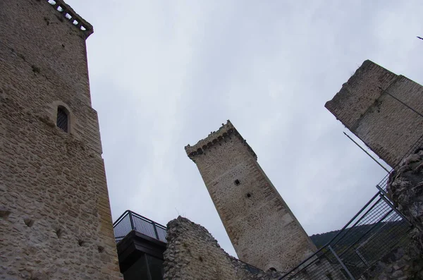 Pacentro Abruzzo Italien Die Imposanten Türme Der Burg Caldora Oder — Stockfoto