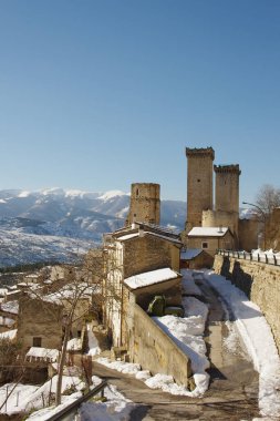 Pacentro - Abruzzo - İtalya - Küçük dağ köyü manzarası