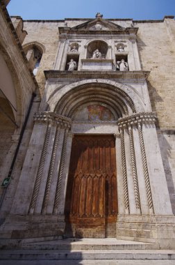 Ascoli Piceno, Mart: San Francesco Kilisesi Geçidi