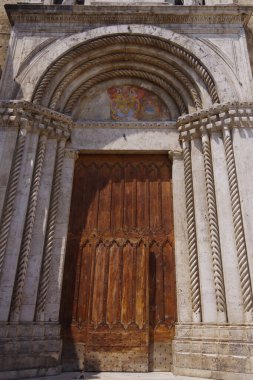 Ascoli Piceno, Mart: San Francesco Kilisesi Geçidi