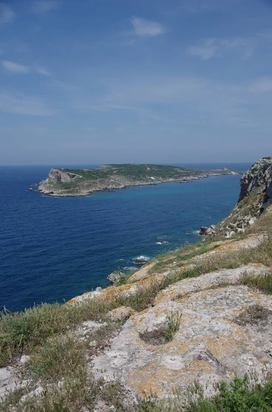 Vista Ilha San Nicola Para Ilha Capraia Seu Farol Abandonado — Fotografia de Stock