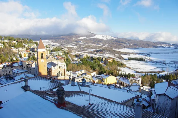 Rivisondoli Pohled Typickou Zasněženou Horskou Vesnici Abruzzo Itálie — Stock fotografie