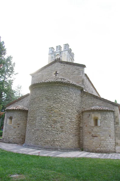 Sanktuarium Santa Maria Canneto Roccavivara Molise Apsyda Kościoła Widziana Zewnątrz — Zdjęcie stockowe