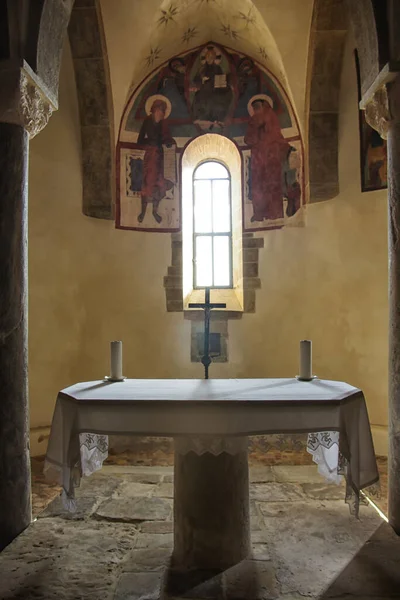 Fossacesia Abruzzo Venere的San Giovanni中世纪教堂 地窖的内部 — 图库照片