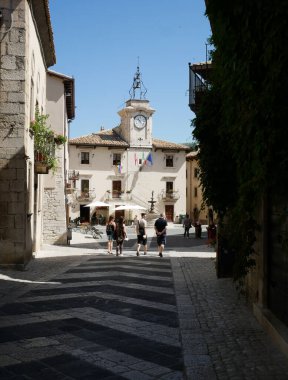 Pescocostanzo - Abruzzo - monoton meydandaki Palazzo Comunale manzarası