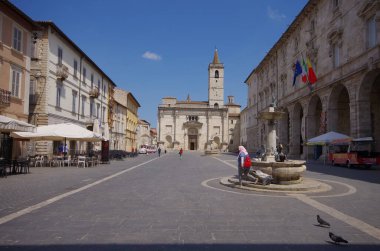 Ascoli Piceno, Marche Bölgesi - Piazza Arringo ve S. Emidio Katedrali