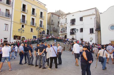 Guardia Sanframondi (BN) Campania - Yedi yıllık ayinler - Her yedi yılda bir geleneksel yedi yıllık kefaret, Bakire Meryem 'in onuruna yapılır.