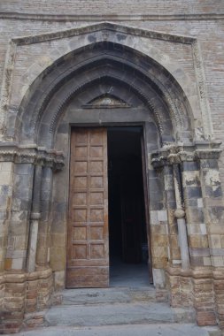 San Leucio Kilisesi 'nin antik kapısı, Atessa, Abruzzo, İtalya