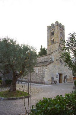 Roccavivara - Molise - Madonna del Canneto Sığınağı Cephesi, Campobasso ili Molise 'de yer almaktadır.