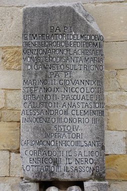Santa Maria di Canneto 'nun Sığınağı - Roccavivara - Molise - Cippus with Roman epigraph