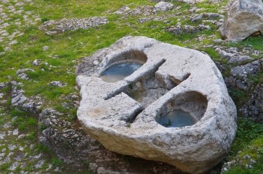 Capestrano Piccolomini Şatosu (AQ) Taşın içinde Bulmak