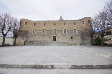 Capestrano Piccolomini Kalesi (AQ) - Abruzzo - İtalya