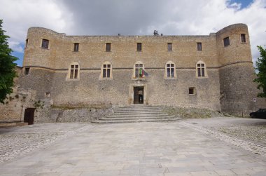 Capestrano Piccolomini Kalesi (AQ) - Abruzzo - İtalya