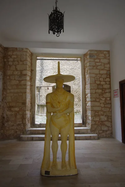 Capestrano 'nun (AQ) ünlü Capestrano Savaşçısı' nın kopyası..