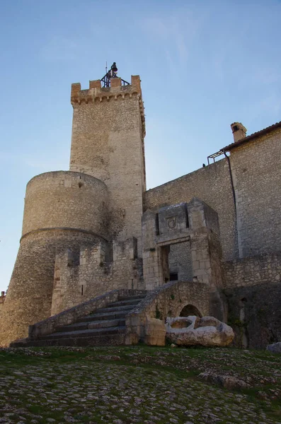 Castello Piccolomini Capestrano Fenséges Toronnyal Abruzzo — Stock Fotó