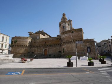 Vasto - Abruzzo - Caldoresco kalesinin manzarası, tarihi anıt ve şehrin sembolü