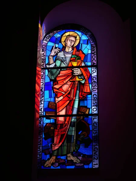 Rivisondoli Abruzja Kościół San Nicola Bari Nisze Dekorowanymi Oknami Przedstawiającymi — Zdjęcie stockowe