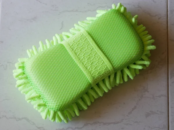 Car washing glove in chenille sponge for washing in ultra-absorbent anti-scratch microfibre for drying car parts.