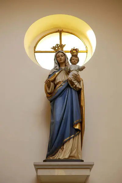 stock image Castel di Sangro - Abruzzo -  Interior of the Church of San Nicola di Bari - Statue of the Virgin Mary and the dead Christ