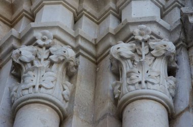 Castelpetroso - Molise - Bazilika Minore dell 'Addolorata Sığınağı - Bazı sütunların ayrıntıları