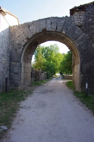 Altilia arkeolojik alanı - Porta Tammaro - Roma şehrinin dört giriş kapısından biri