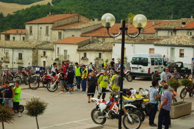 Bonefro - Molise - Motokros yarışına gitmek üzere olan motosikletli meydan