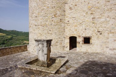 Civitacampomarano - Molise - Angioino Şatosu - Muhteşem Hayvan Çeşmesi