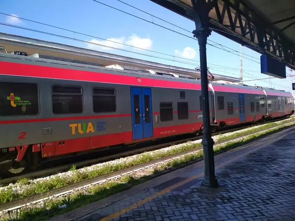 Chieti Scalo - Abruzzo - Tren istasyonda durdu.
