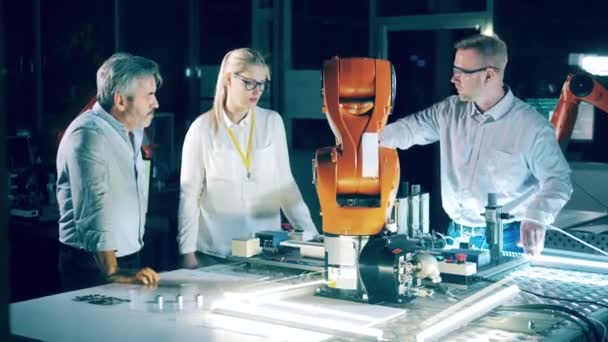 Team Engineers Talking Robots Laboratory — Video Stock