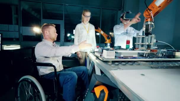 Man Wheelchair His Colleagues Researching Robots — Vídeo de Stock