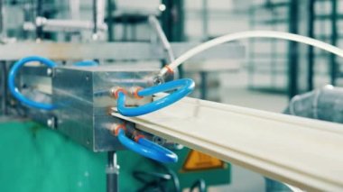 Tüplü fabrika mekanizması ve onun ürettiği fiberglas madde. 4K
