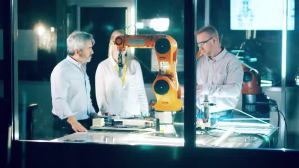 Laboratorio Jossa Ryhmä Insinöörejä Robottilaite — kuvapankkivideo